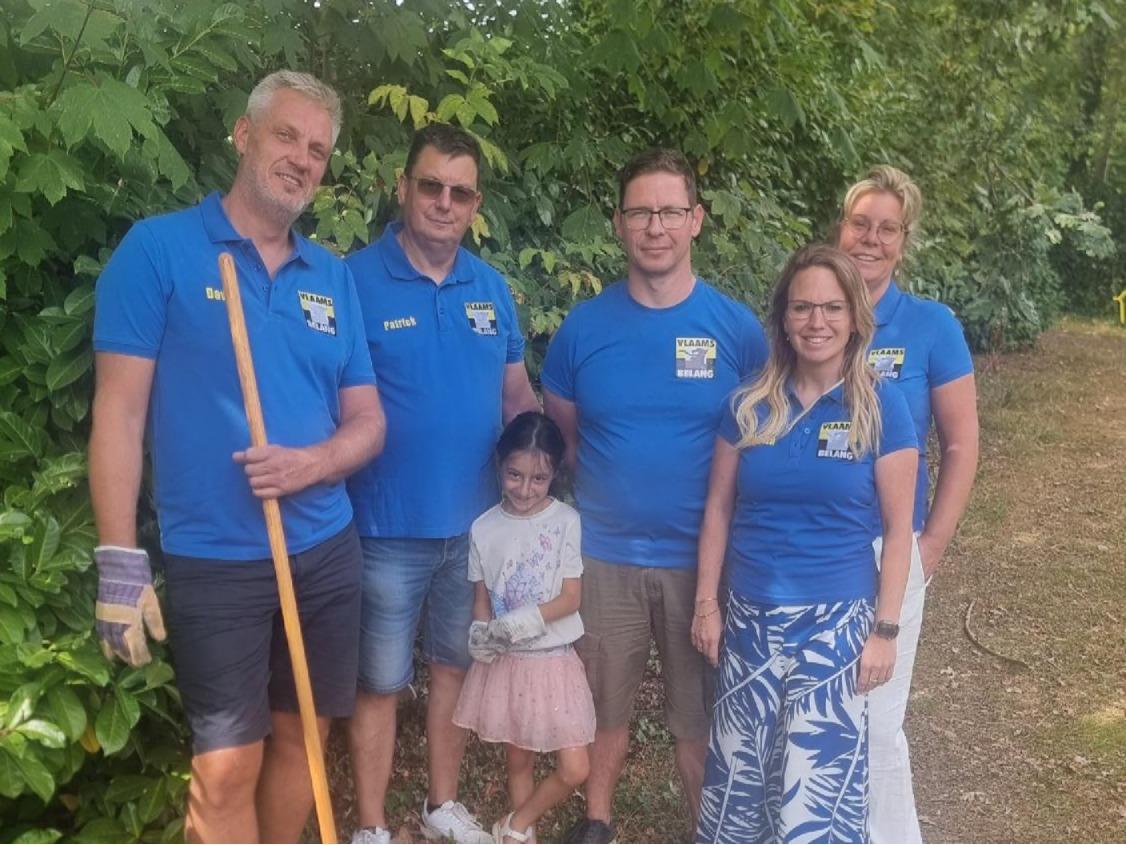 Vlaams Belang Zele voert opruimactie tegen zwerfvuil op parkings 