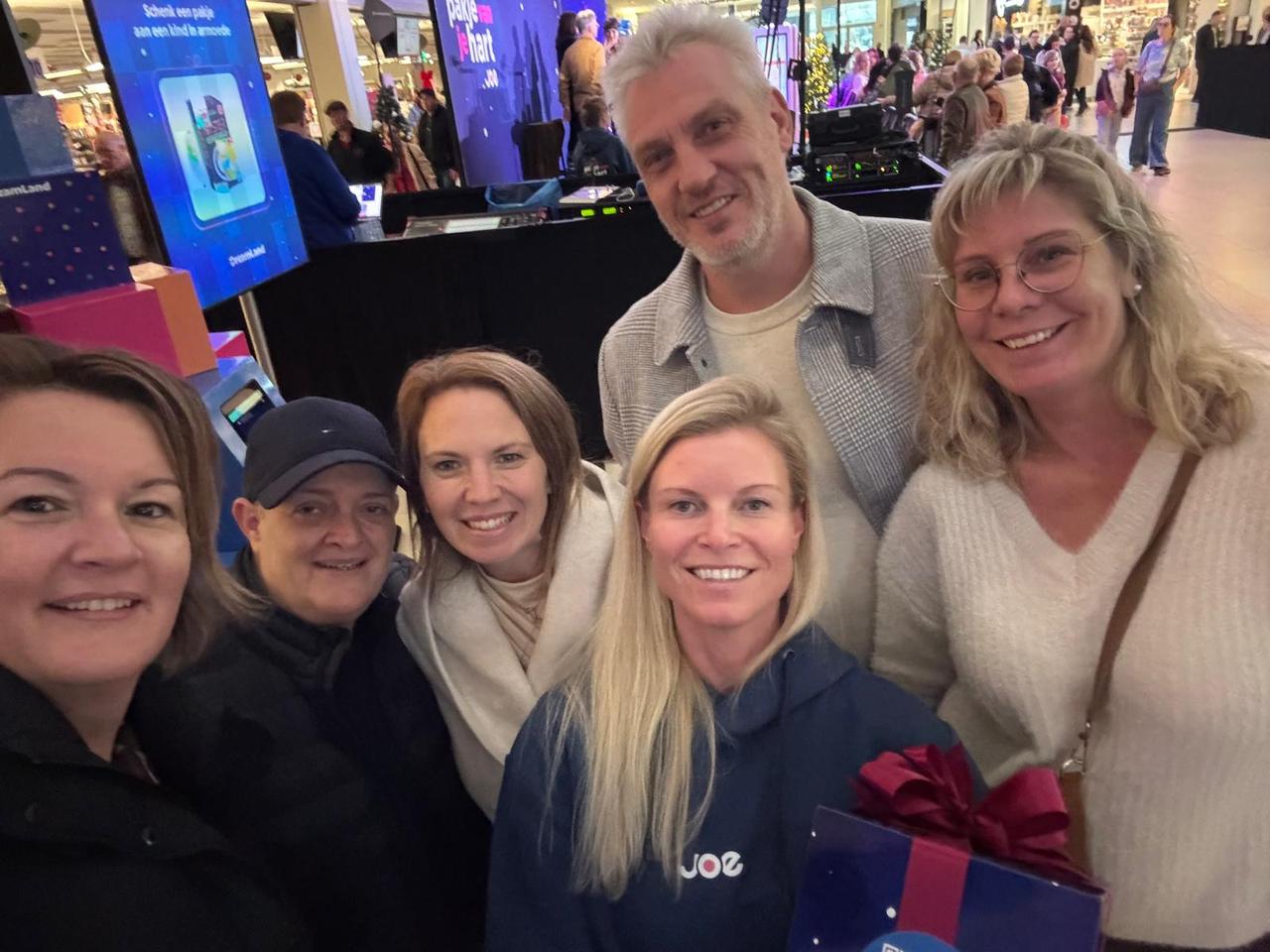 Vlaams Belang Zele steunt goede doelen met donaties en kerstactie