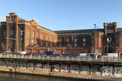 Chaos aan Klein Kasteeltje: “Asielinvasie stoppen”