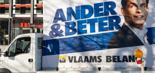 Vlaams Belang voert tegenactie met campagnewagen voor hoofdkwartier Vooruit 