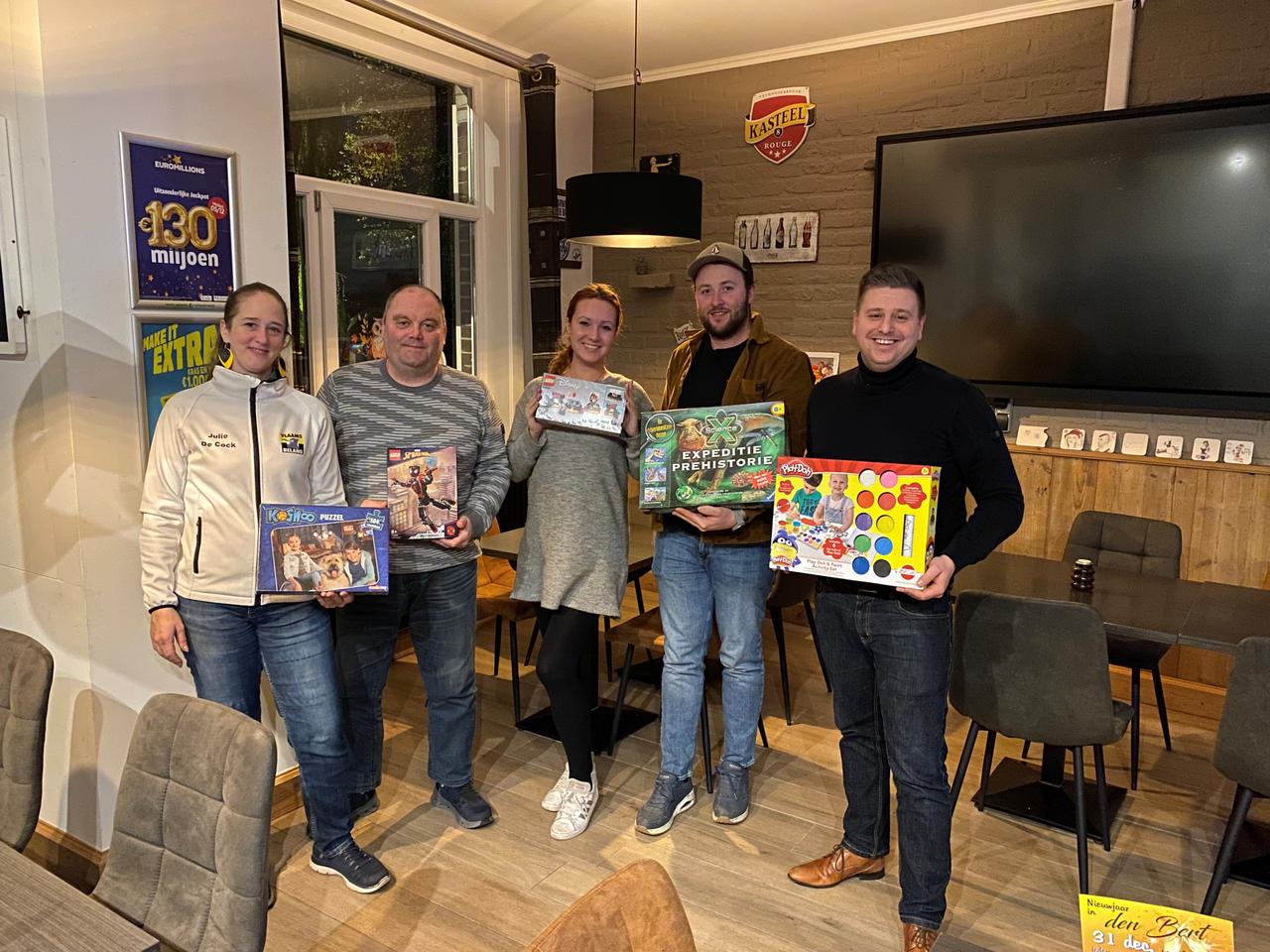 Vlaams Belang Affligem schenkt speelgoed aan kwetsbare gezinnen