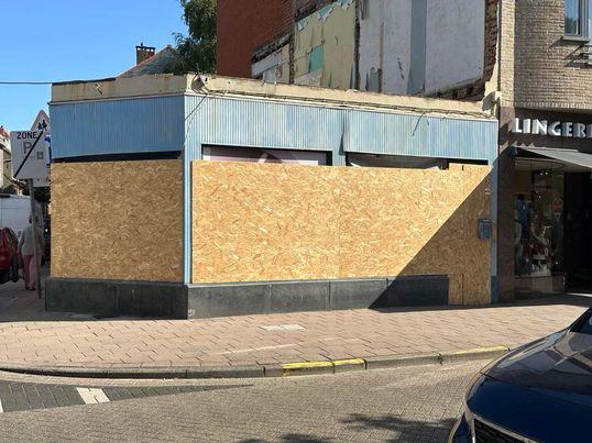 Afbraakwerken hoek Kapelstraat - Lambrechtstraat.