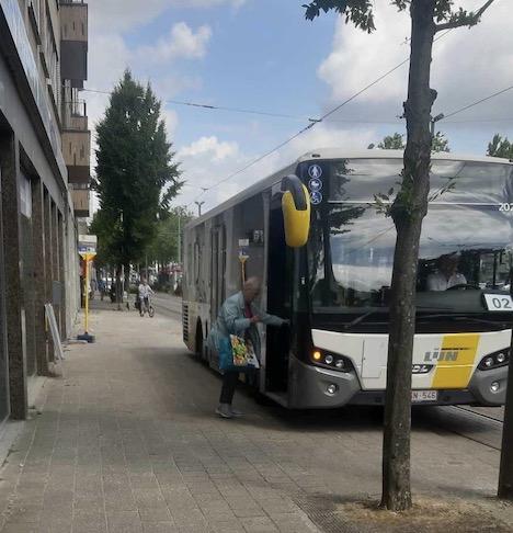  Probleem van gevaarlijke  pendelbus halte aan lelieplaats opgelost. Antwoord op mijn schriftelijke vraag.