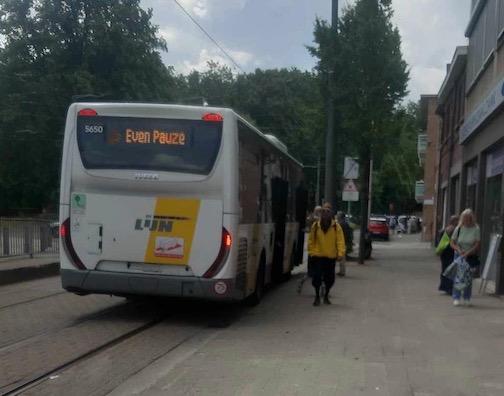 Gevaarlijk pendelbus halte op de lelieplaats. Schriftelijke vraag ingediend door Emile Pierre Smets