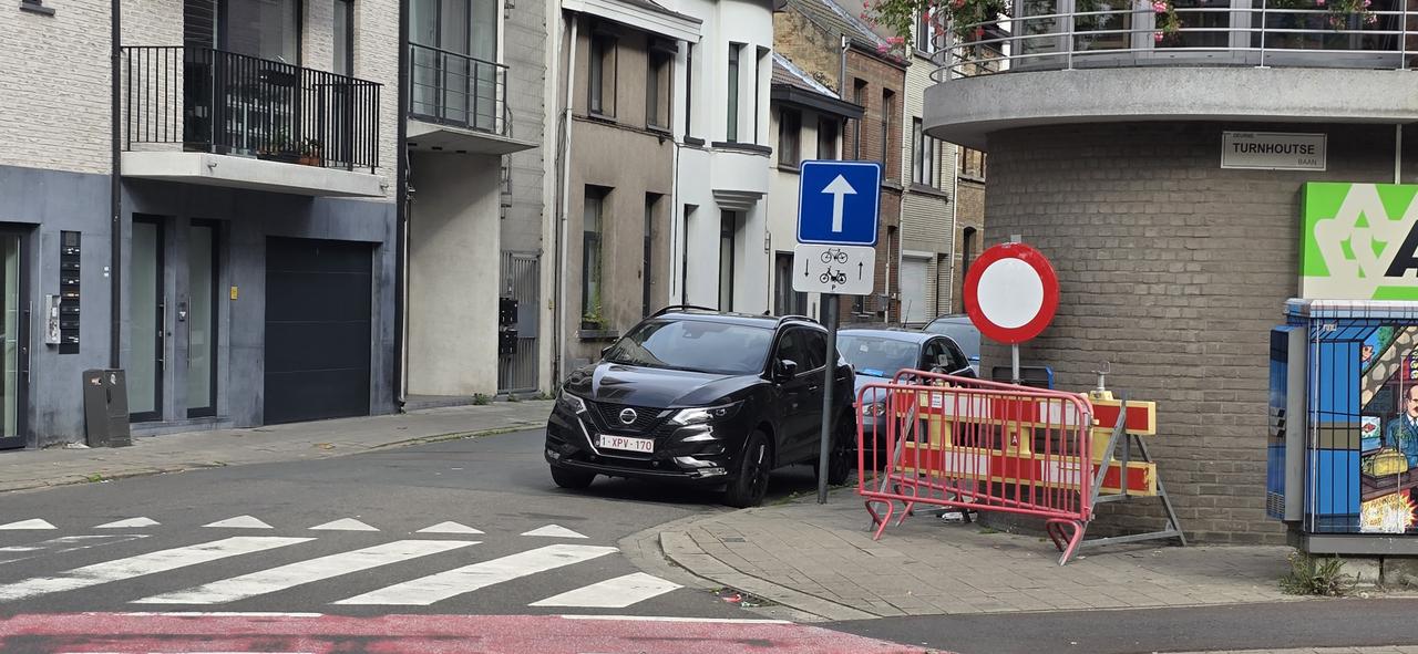 Vlaams Belang hekelt omkering rijrichting Lundenstraat: “Nieuw geplaatste verkeersborden zijn niet wettig”