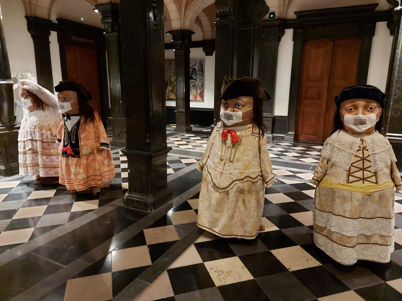 Daar zijn de mondmaskers weer…