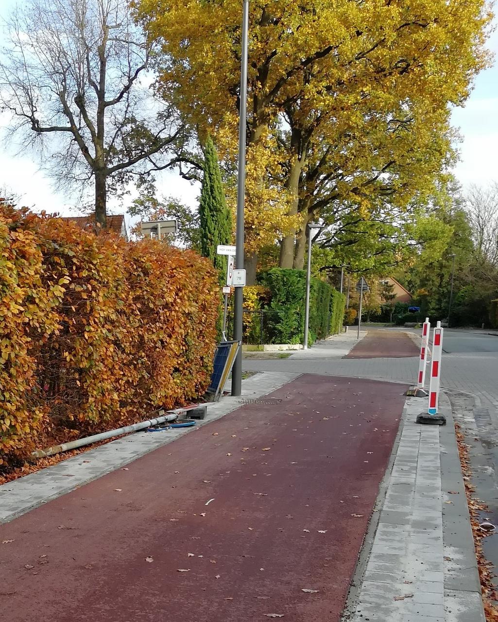 Wandelen op het fietspad aan het Laar mag, maar toch opletten!