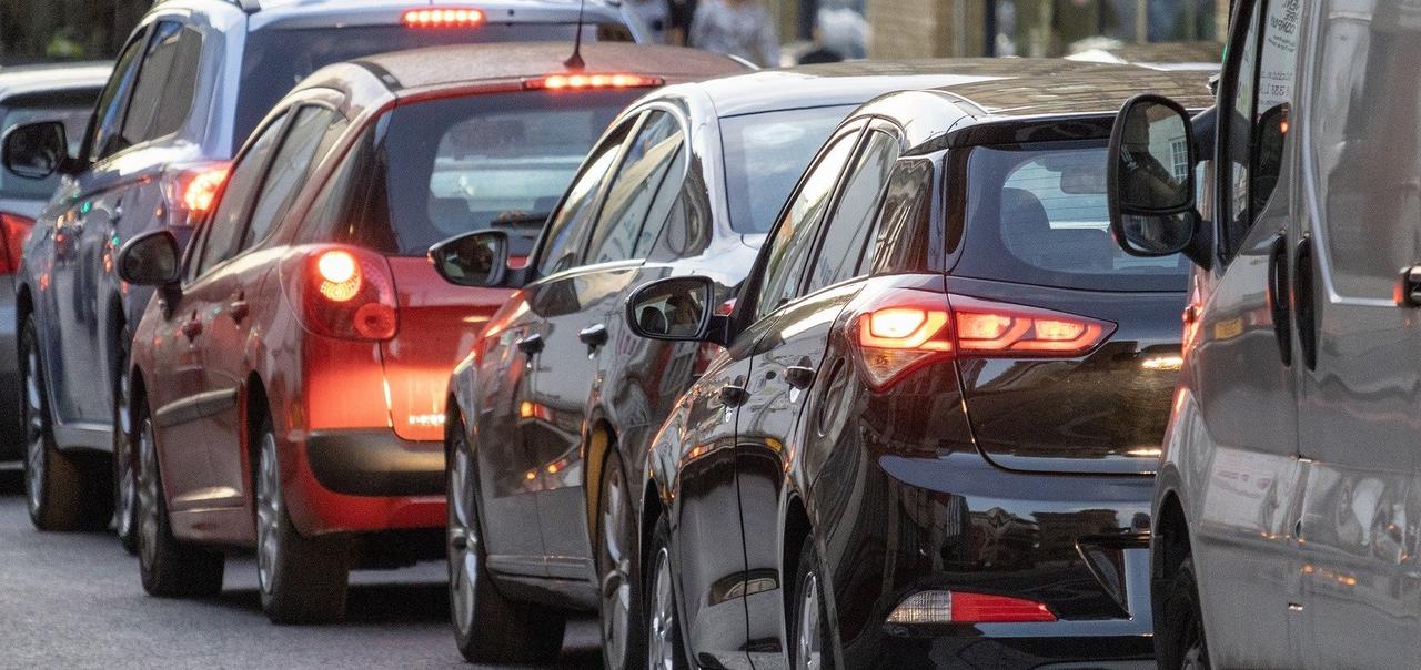 Lange files op de Groenenborgerlaan te Wilrijk