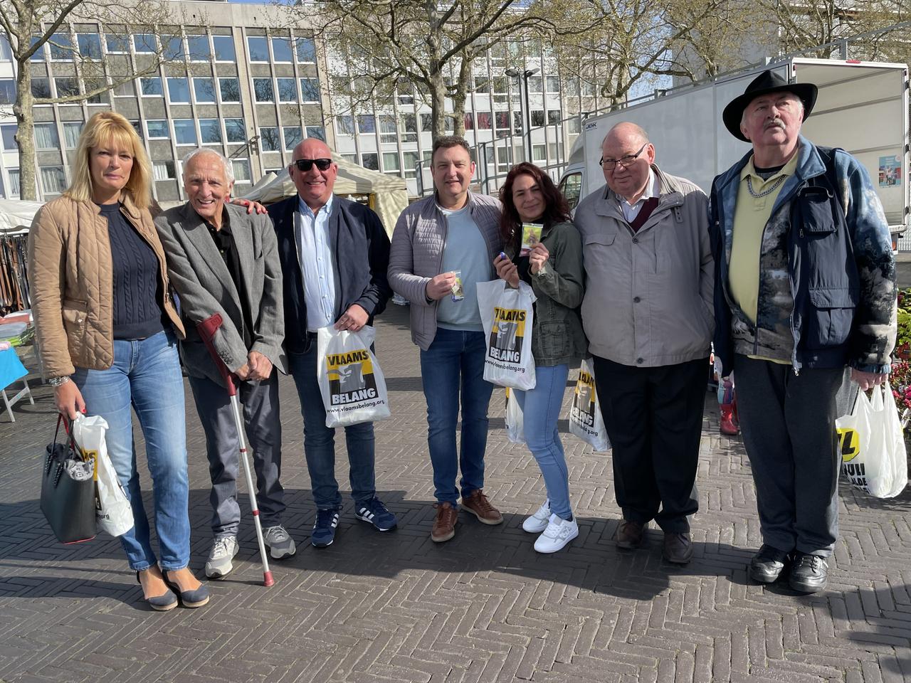 Paaseitjes uitdeelactie op Wilijkse markt