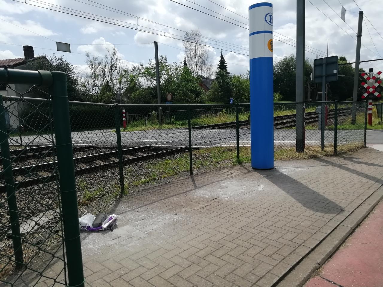 NMBS verplaatst 2 infoborden op vraag van het Vlaams Belang.