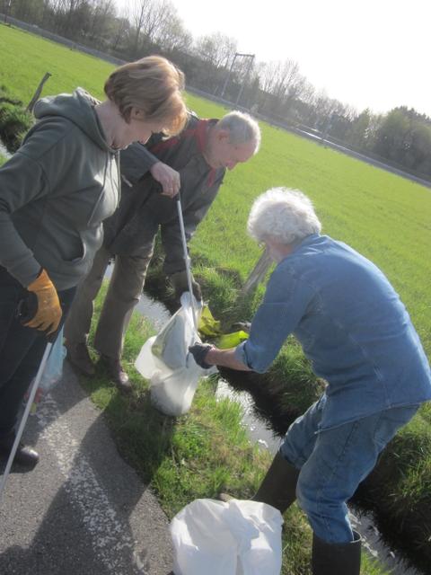 Zwerfvuil hoort niet in de bermen!