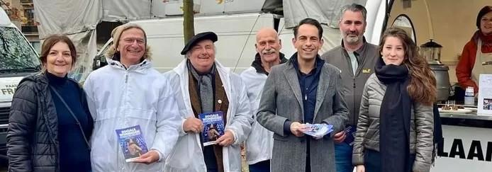 Vlaams Belang schenkt soep op markt in Kapellen, opbrengst gaat naar goed doel