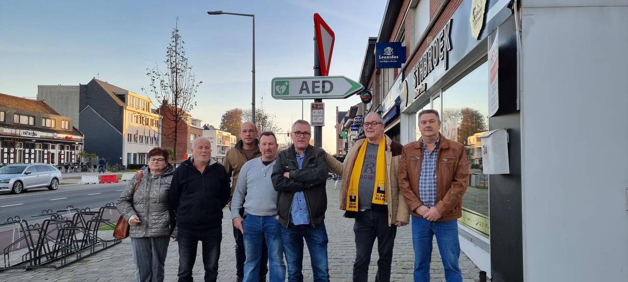 Vlaams Belang plaatst zelf wegwijzers naar AED-toestel