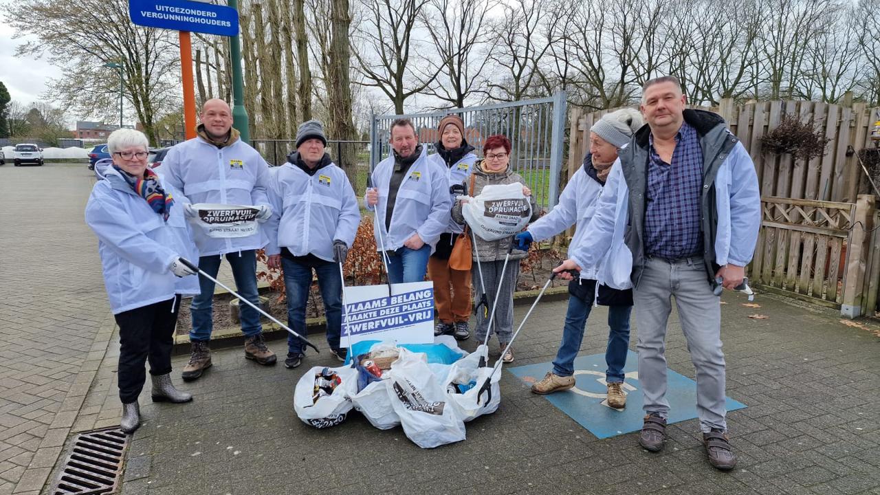 Vlaams Belang Stabroek ruimt zwerfvuil op.