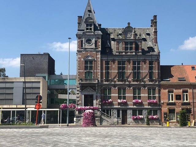 Wijnegem, het dorp dat geen stad wil zijn.