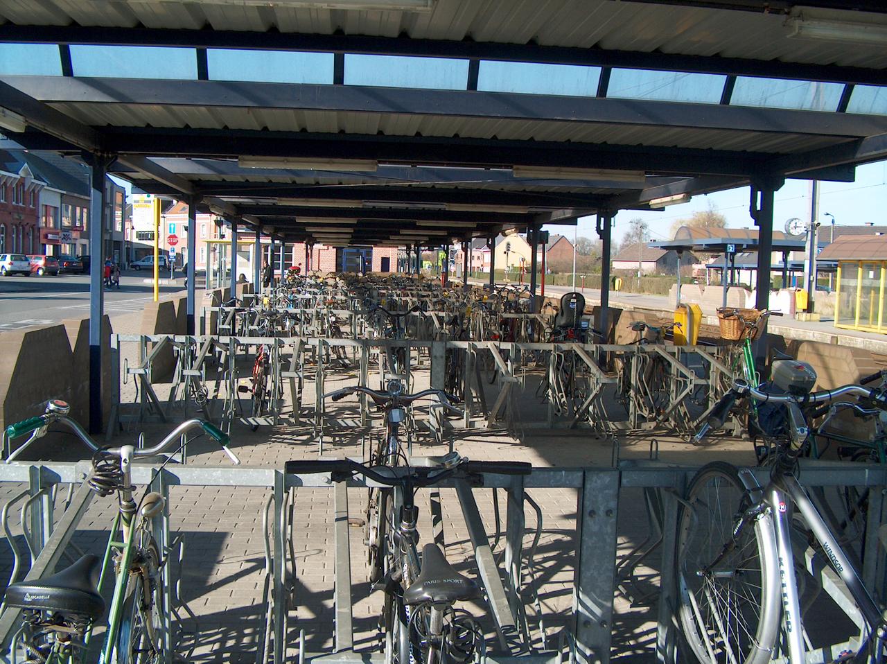 Fietsenstallingen station Puurs blijven uit