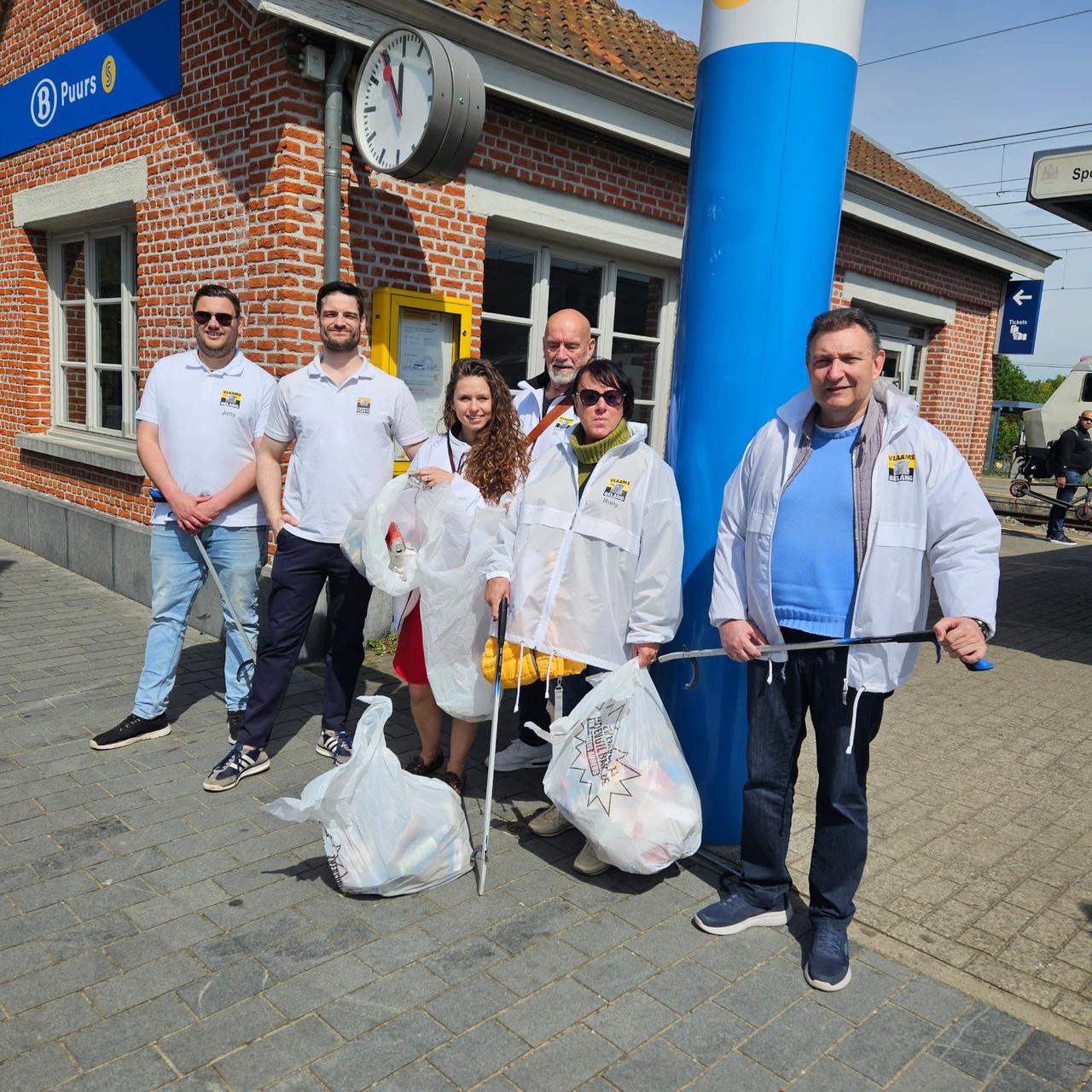 Vlaams Belang ruimt zwerfvuil op in Bornem en Puurs-Sint-Amands