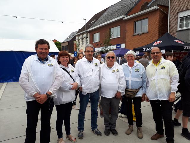 Aanwezig op rommelmarkt Elzestraat