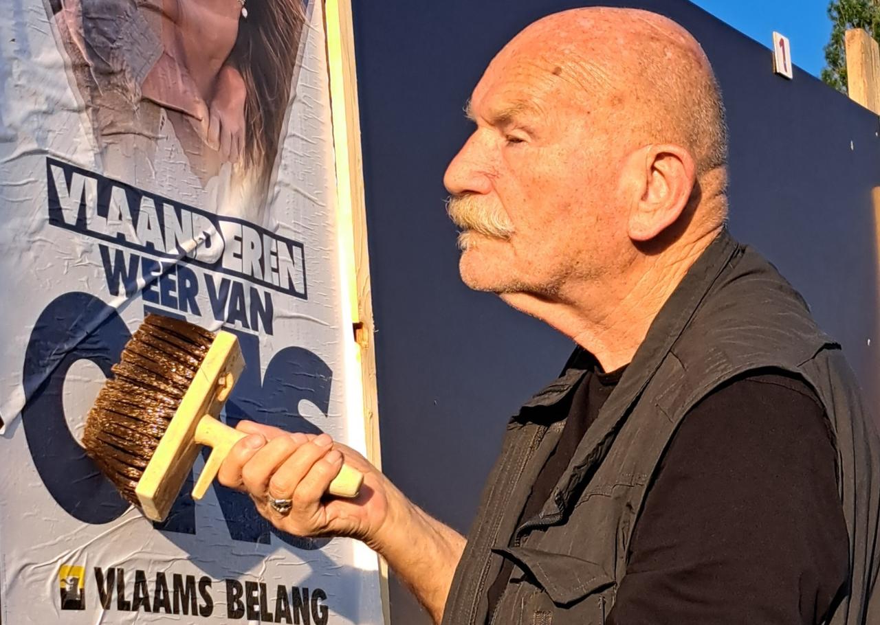 Plaktochtje langs de officiële Berlaarse borden