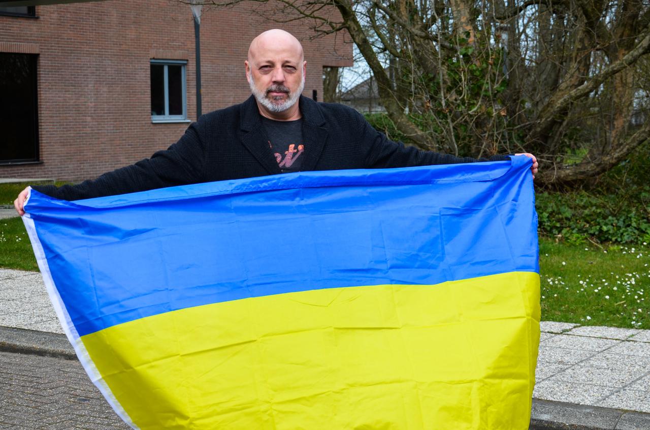 Vlaams Belang Sint-Pieters-Leeuw stelt voor om het presentiegeld van de gemeenteraad af te staan voor de oorlogsslachtoffers Oekraïne en wil de Oekraïense vlag aan het gemeentehuis zien hangen